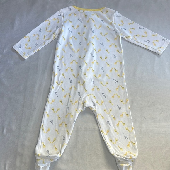 Simple Joys - Yellow and Gray Onesie sleeper with giraffe design - Picture 3 of 4